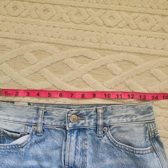 AMERICAN EAGLE MOM JEANS LIGHT WASH - Picture 13 of 16